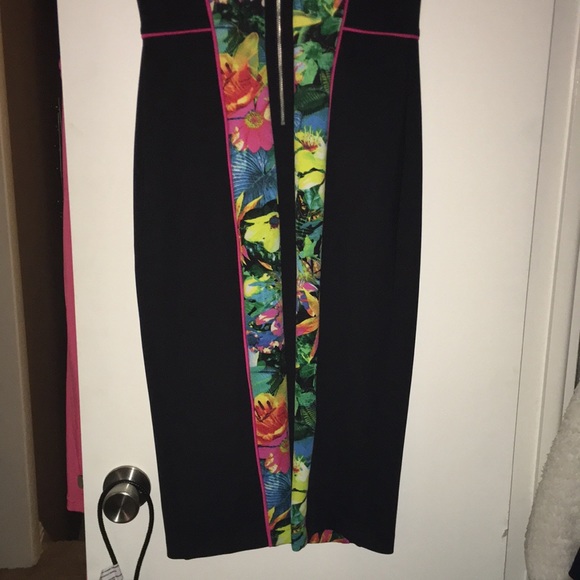 Medium Dress! Gorgeous Fit! Excellent condition! - Picture 9 of 9